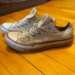 White converse low tops